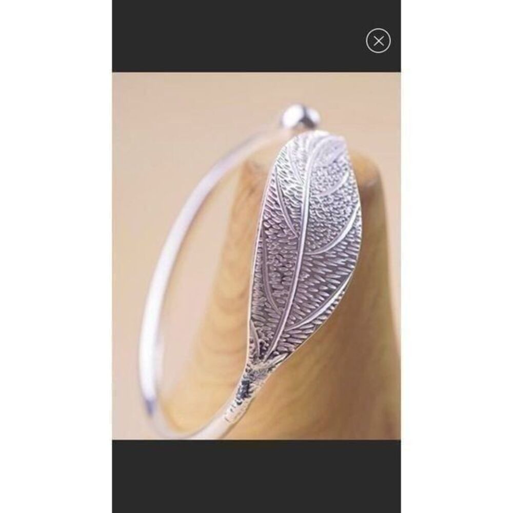 Sleek silver bangle leaf bracelet
